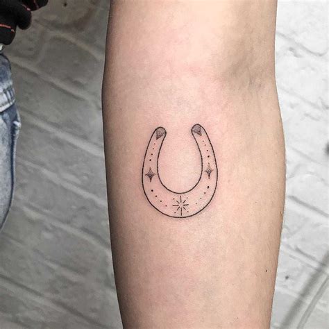 5 Tiny Horseshoe Tattoo Designs To Bring Good Luck